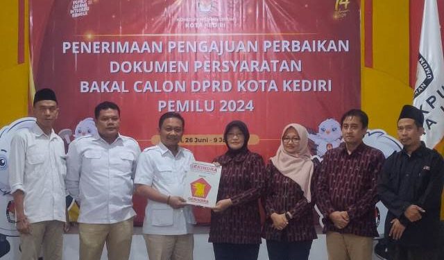 Pengurus Partai Gerindra Kota Kediri saat di KPU