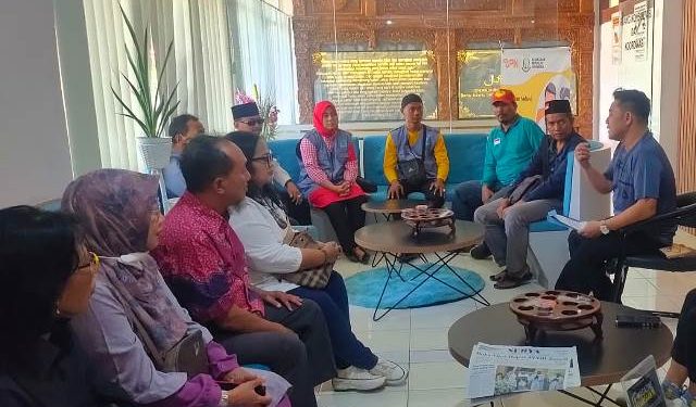 Rombongan Satgas PPA dan YLPA ditemui Kasi Intelejen, Boma Wira Gumilar (Oktavian Yogi Pratama)