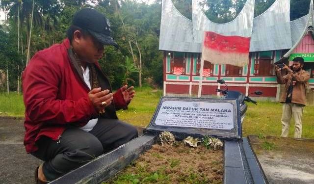 Kenang Pendiri Republik, Yayasan Ibratama Gelar Upacara Detik-Detik Proklamasi di Komplek Rumah Datuk Tan Malaka