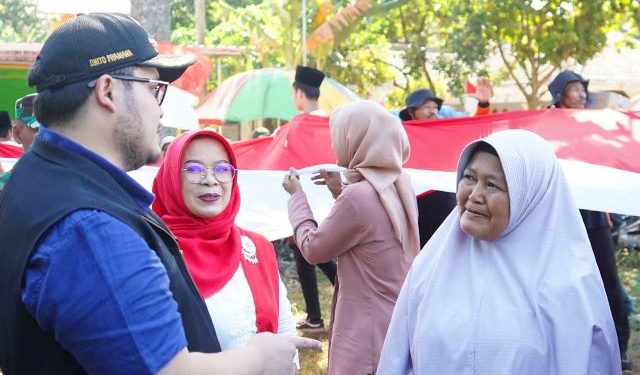 Mas Dhito saat menemui Ruliyati (kominfo)