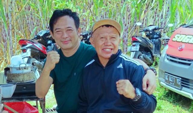 Haris bersama Ellyas Pical di lokasi pertandingan (istimewa)