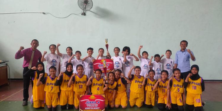 Laga rival, SDK Petra Putri berhasil mengalahkan SDN Banjaran 4 (Oktavian Yogi Pratama)