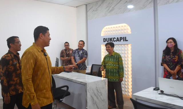 Wali Kota Kediri Tinjau Mall Pelayanan Publik, Dekatkan Layanan Masyarakat Wali Kota Kediri Tinjau Mall Pelayanan Publik, Dekatkan Layanan Masyarakat