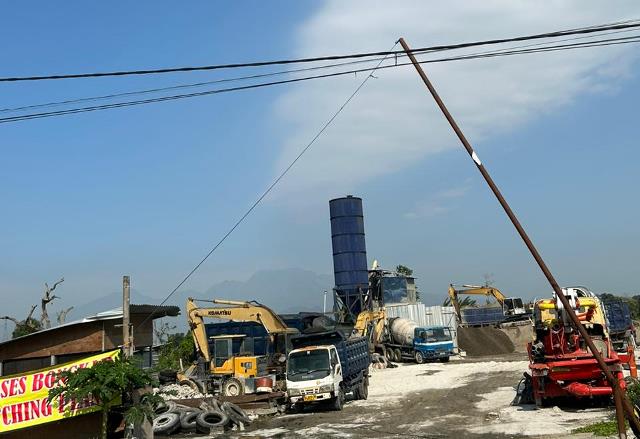 Segel dan Papan Pengumuman di Terate Mekar Mix Dicabut, Satpol PP Kabupaten Kediri Ijinkan Beroperasi Selama 21 Hari Segel dan Papan Pengumuman di Terate Mekar Mix Dicabut, Satpol PP Kabupaten Kediri Ijinkan Beroperasi Selama 21 Hari