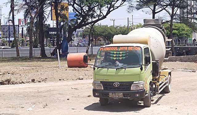 PT. Unggul Jaya Beton digandeng sebagai pemasok material pembangunan Alun-Alun Kota Kediri (Sigit Cahya Setiawan)