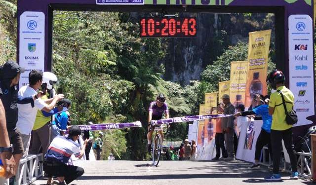 Peserta memasuki lokasi finish (Sigit Cahya Setiawan)