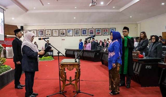 Pelantikan Penganti Antar Waktu Husna Utami Soulisa , anggota DPRD Kota Kediri (Oktavian Yogi Pratama)