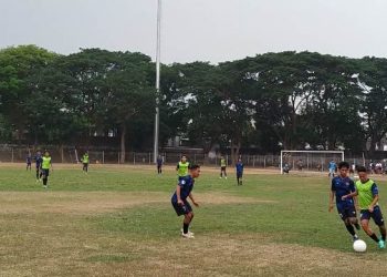 Uji coba internal di Stadion Canda Bhirawa (Sigit Cahya Setyawan)