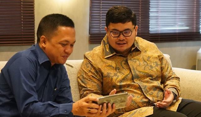 Mas Dhito apresiasi Riska Nurtantyo Sarbini, Dekan Fakultas Teknik Uniska (kominfo)