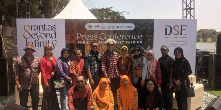 Suasana jumpa pers di lokasi acara berada di Bantaran Sungai Brantas (Kintan Kinari Astuti)