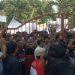 Massa Aliansi Dhoho Jayati saat berorasi di depan Kantor Dinas Pendidikan Kabupaten Kediri (Wildan Wahid Hasyim)