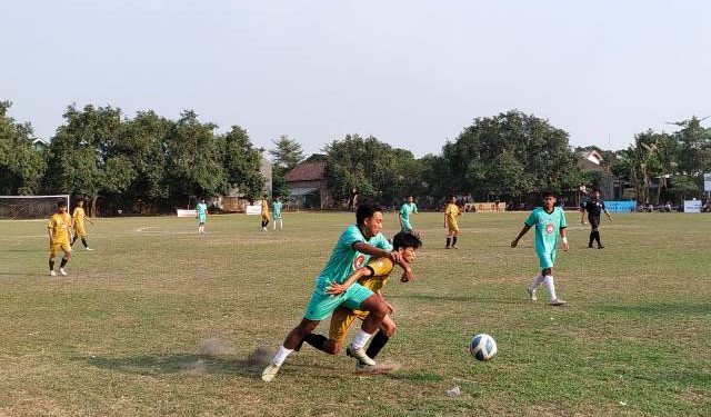 Semifinal mempertemukan Kecamatan Kandar melawan Kecamatan Kras (Sigit Cahya Setyawan)