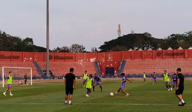 Anak-anak Macan Putih kembali berlatih di Stadion Brawijaya pada Selasa sore (Sigit Cahya Setyawan)