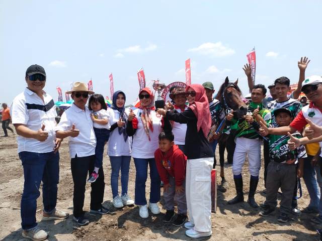 Pacuan Kuda Piala Bupati Kediri Sukses Digelar, Diikuti 150 Peserta Hingga Luar Jawa Pacuan Kuda Piala Bupati Kediri Sukses Digelar, Diikuti 150 Peserta Hingga Luar Jawa