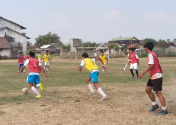 Seleksi pemain Triple’S di Lapangan Desa Nambaan (Sigit Cahya Setyawan)