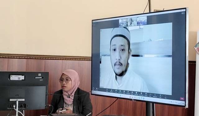 Andying Indra Prakoso mengikuti pembacaan tuntutan dari Lapas Kediri (Wildan Wahid Hasyim)