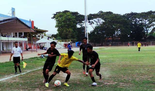 Laga uji coba Persedikab melawan Persibo di Stadion Canda Bhirawa Pare (Sigit Cahya Setyawan)