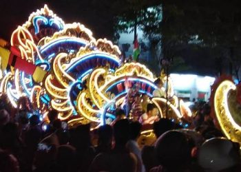Ribuan masyarakat memenuhi lokasi acara Musik Tong-Tong (R. Supriyadi)