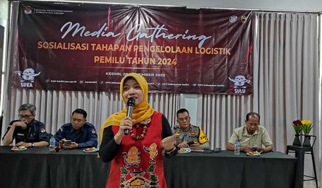 Ketua KPU Ninik Sunarmi saat menyampaikan materi logistik (Wildan Wahid Hasyim)