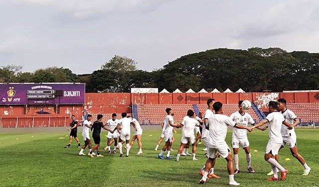 Tim Madura United saat menggelar latihan resmi di Stadion Brawijaya (Sigit Cahya Setyawan)