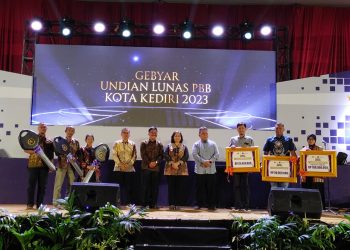 Para wajib pajak beruntung mendapatkan hadiah berupa uang, sepeda motor dan hadiah lainnya (Sigit Cahya Setyawan)
