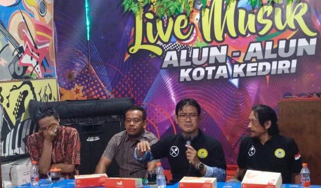 Pertemuan Paguyuban PKL Alun-Alun dengan tim Pemerintah Kota Kediri (Sigit Cahya Setyawan)