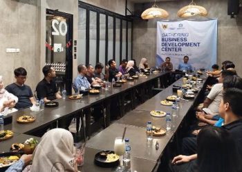Suasana diskusi digelar di salah satu cafe di Kota Kediri (Sigit Cahya Setyawan)