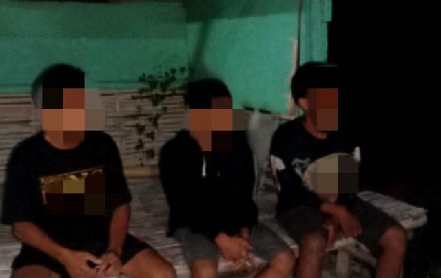 Inilah Tiga Anak Tertangkap Tangan Merusak Gambar Ganjar – Mahfud dan Mencuri Bendera PDI Perjuangan di Turus Gampengrejo, Dodi Banteng : Kenapa Dilepas Polisi?