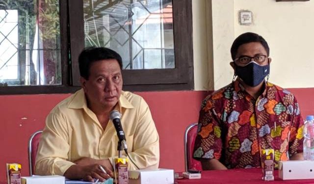 Kepala Laboratorium Program Studi UMM, Yana Syafriyana Hijri (kanan) saat bersama M. Kaleb saat itu menjabat Camat Gurah (istimewa)