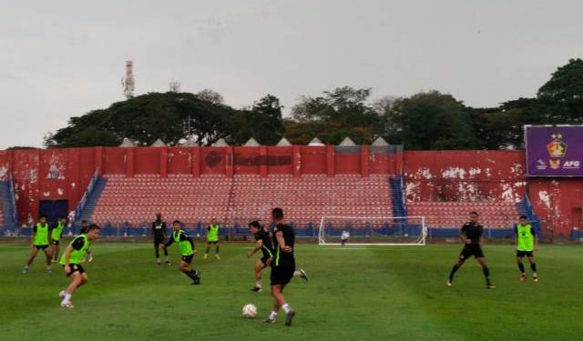 Saat latihan di Stadion Brawijaya kemarin (Sigit Cahya Setyawan)