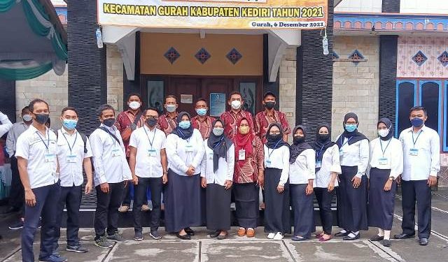 Foto saat ujian perangkat desa bertempat di Desa Tiru Kidul Kecamatan Gurah (istimewa)