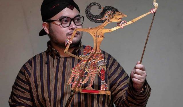 Bupati Kediri, Mas Dhito (Nanang Priyo Basuki)