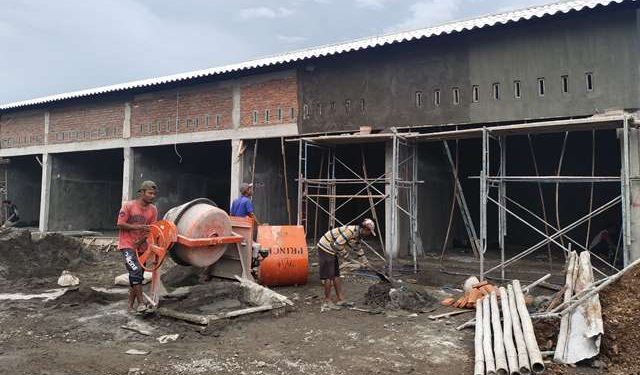 Pembangunan kios di Pasar Grosir Ngronggo (Sigit Cahya Setyawan)
