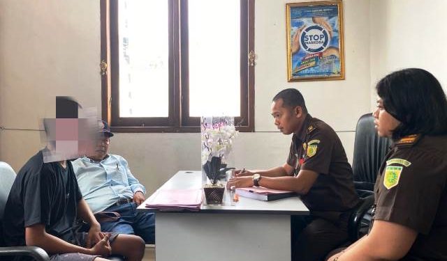 Pelimpahan berkas tahap dua di Kejari Kabupaten Kediri (penkum)