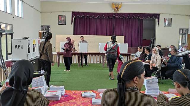 Simulasi pemungutan suara diselenggaran KPU Kabupaten Kediri (Wildan Wahid Hasyim)