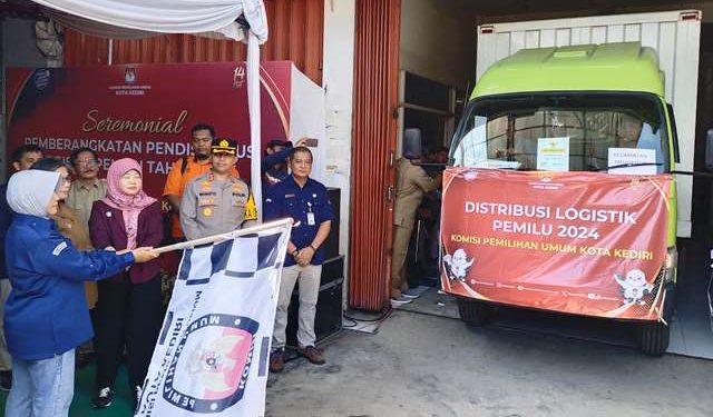 Pelepasan logistik dikirim ke semua kelurahan di Kota Kediri (Sigit Cahya Setyawan)