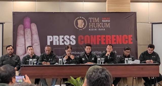 Suasana jumpa pers Tim Advokat Ganjar Mahfud (Wildan Wahid Hasyim)