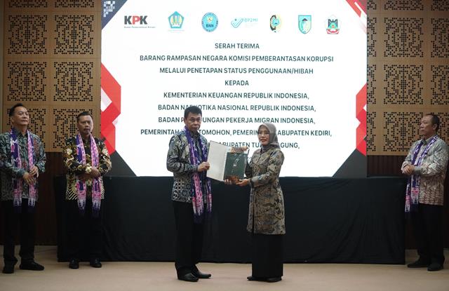 KPK Hibahkan Dua Bidang Tanah Hasil Rampasan Senilai 3,9M ke Pemkab Kediri