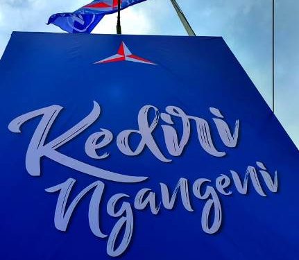baliho besar telah dipasang di Kantor DPC Demokrat Kota Kediri (Nanang Priyo Basuki)