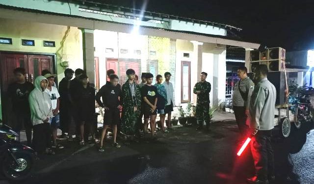 Puluhan anak diamankan di Jalan Raya Desa Brumbung Kepung (humas)