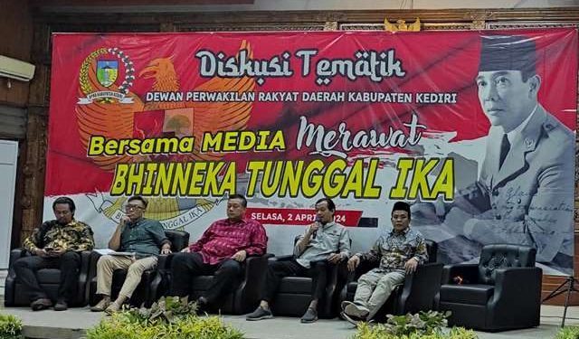 Suasana diskusi digelar di Ruang Sidang Utama DPRD Kabupaten Kediri (Wildan Wahid Hasyim)