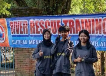 Bernadetha, Clarita dan Lista, tiga srikandi cilik saat mengikuti Rescue River (istimewa)