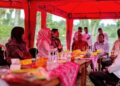 Wabup Mbak Dewi saat menyambut kedatangan Tim Sekretariat Kabinet RI (Wildan Wahid Hasyim)