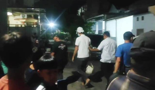 Salah orang diamankan petugas gabungan (Wildan Wahid Hasyim)