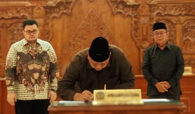 Sidang Paripurna DPRD Kabupaten Kediri (Kintan Kinari Astuti)