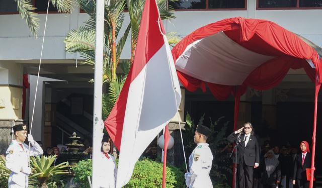 Pj Wali Kota Kediri Pimpin Upacara Peringatan Hari Lahir Pancasila Pj Wali Kota Kediri Pimpin Upacara Peringatan Hari Lahir Pancasila