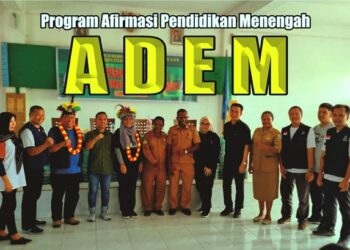 Tim Cabang Dinas Pendidikan Propinsi Jawa Timur Wilayah Kediri saat menghantarkan siswa (istimewa)