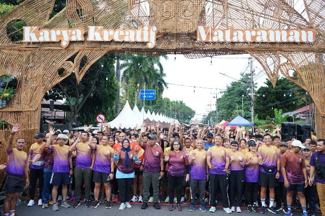 Pj Wali Kota Kediri Zanariah Meriahkan Digi Fun Run Pj Wali Kota Kediri Zanariah Meriahkan Digi Fun Run