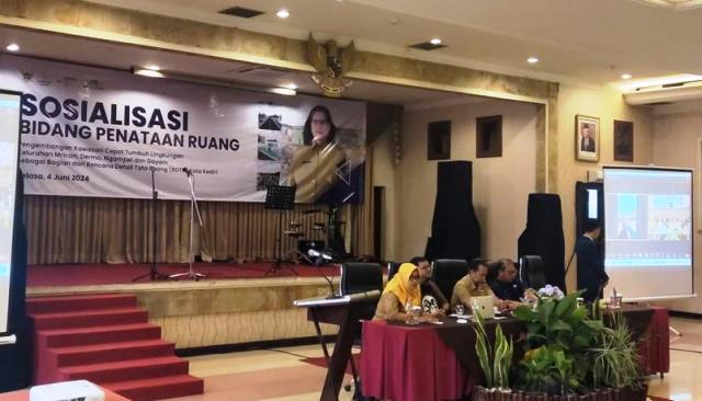 Pj Wali Kota Kediri Hadir Tutup Sosialisasi Bidang Penataan Ruang Secara Virtual