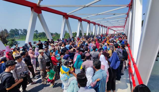 Resmikan Jembatan Jongbiru, Bukti Mas Dhito Satukan Kediri